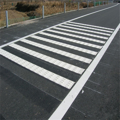 高速公路上那些不容忽視的特殊標線